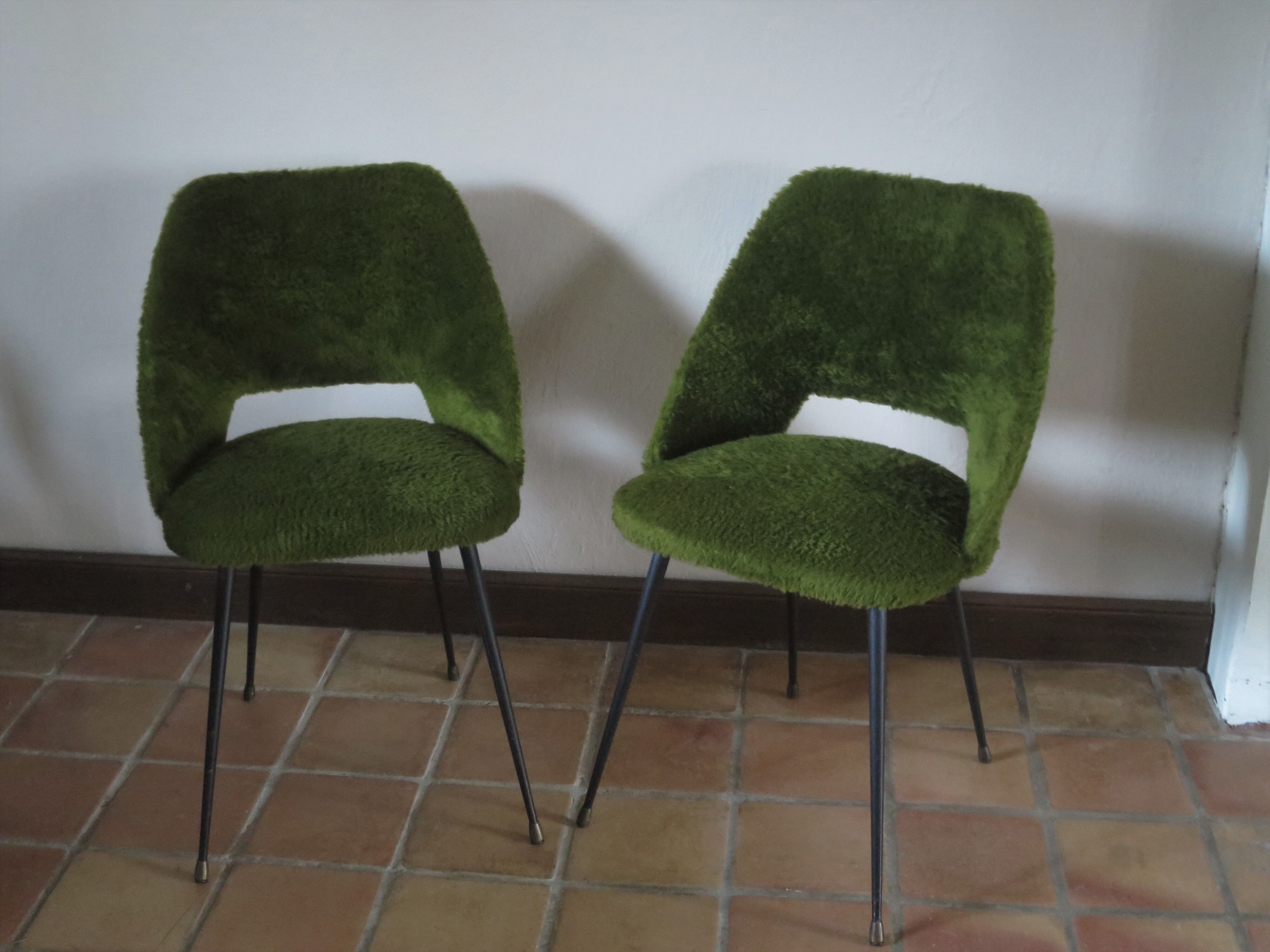Pair of chairs tonneau moumoute green feet metal compass