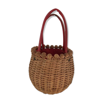Wicker basket with a wooden bead border
