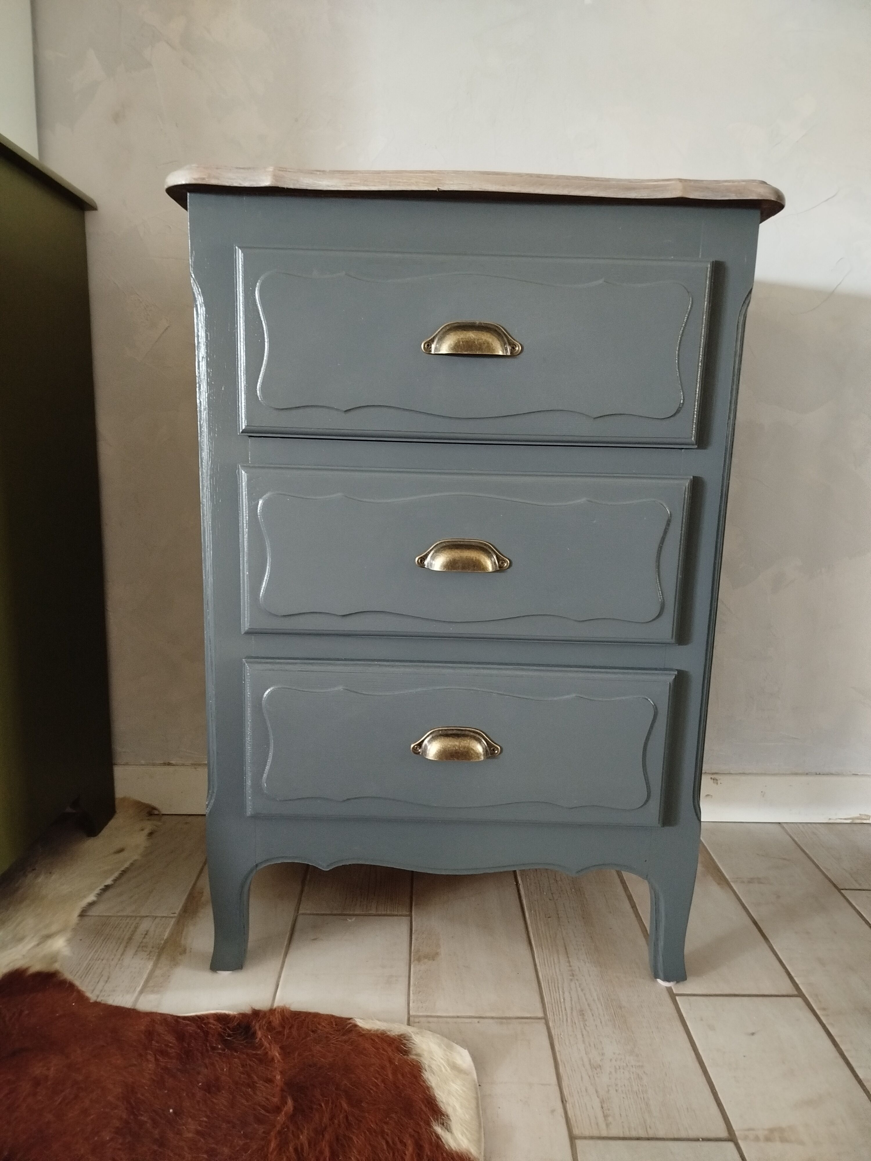 Chest of drawers