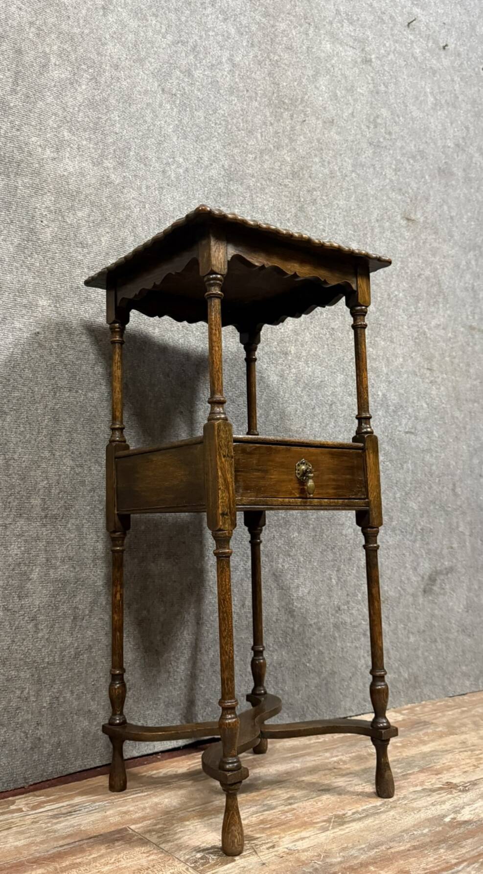 English Napoleon III period oak pedestal table circa 1880