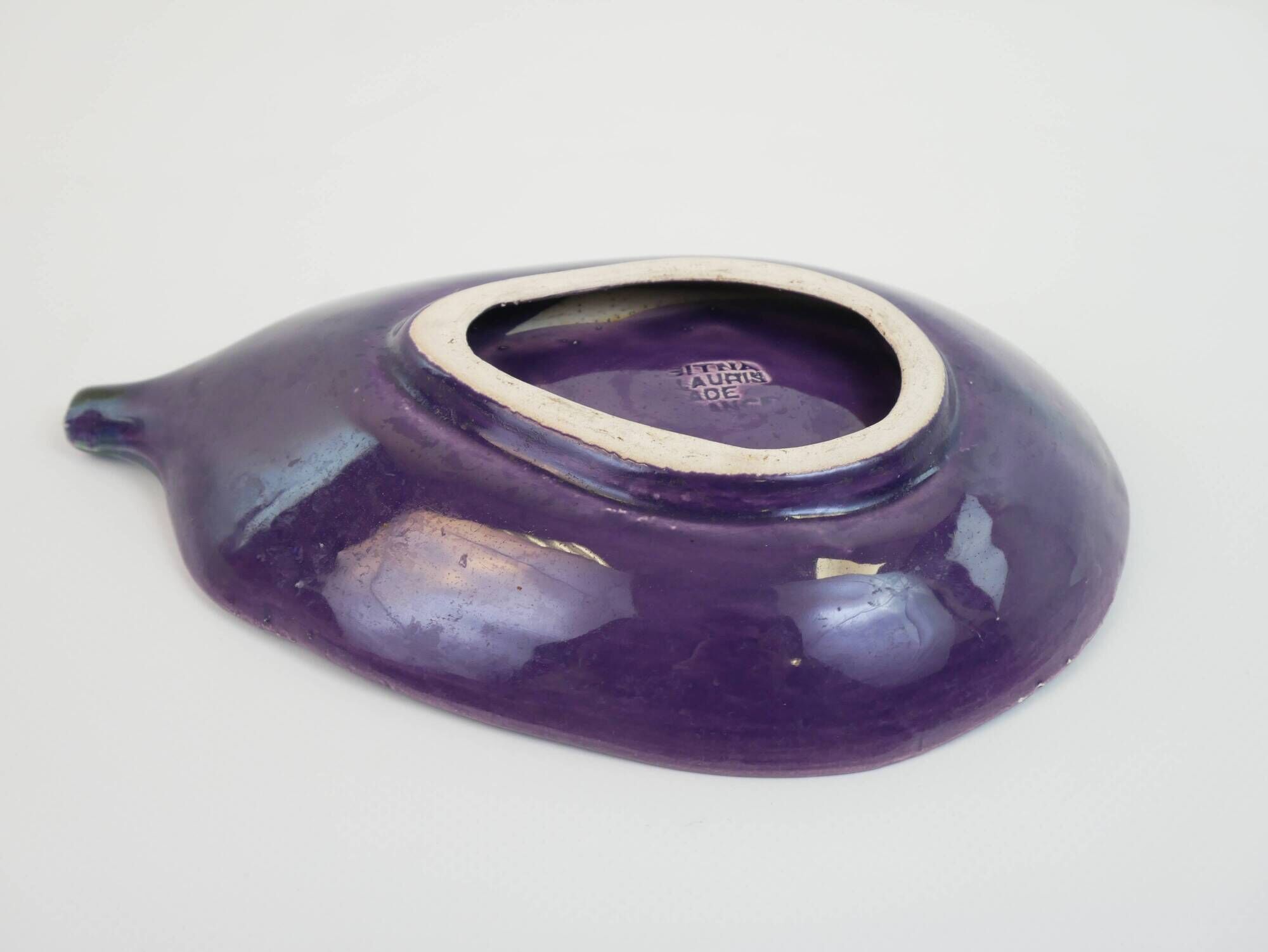 Vide poche aubergine en céramique signée Aegitna Vallauris