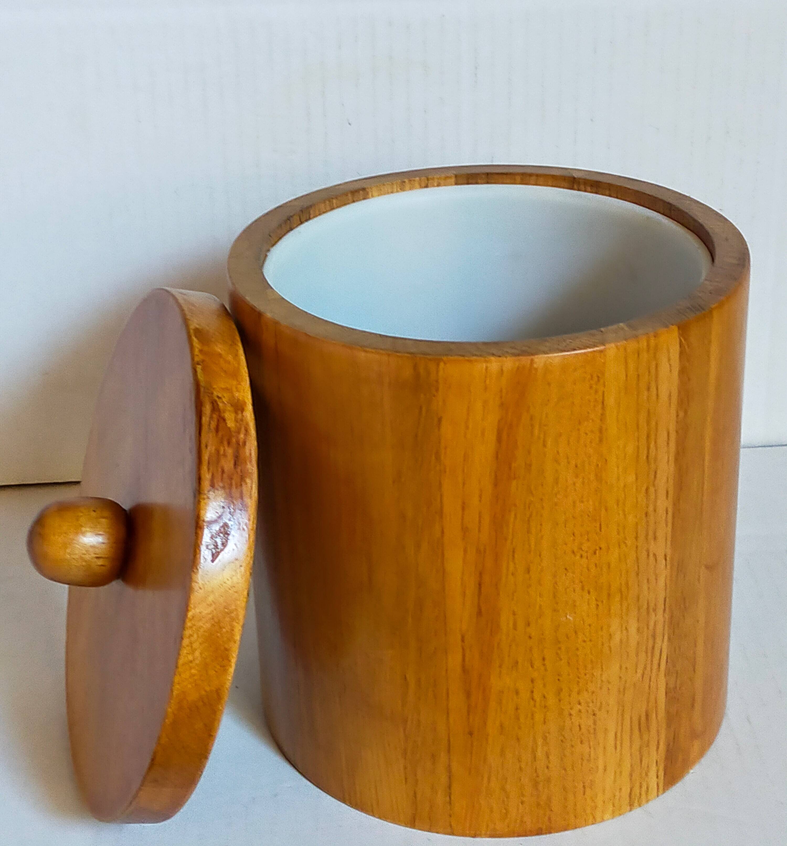 Vintage varnished solid blond wood box