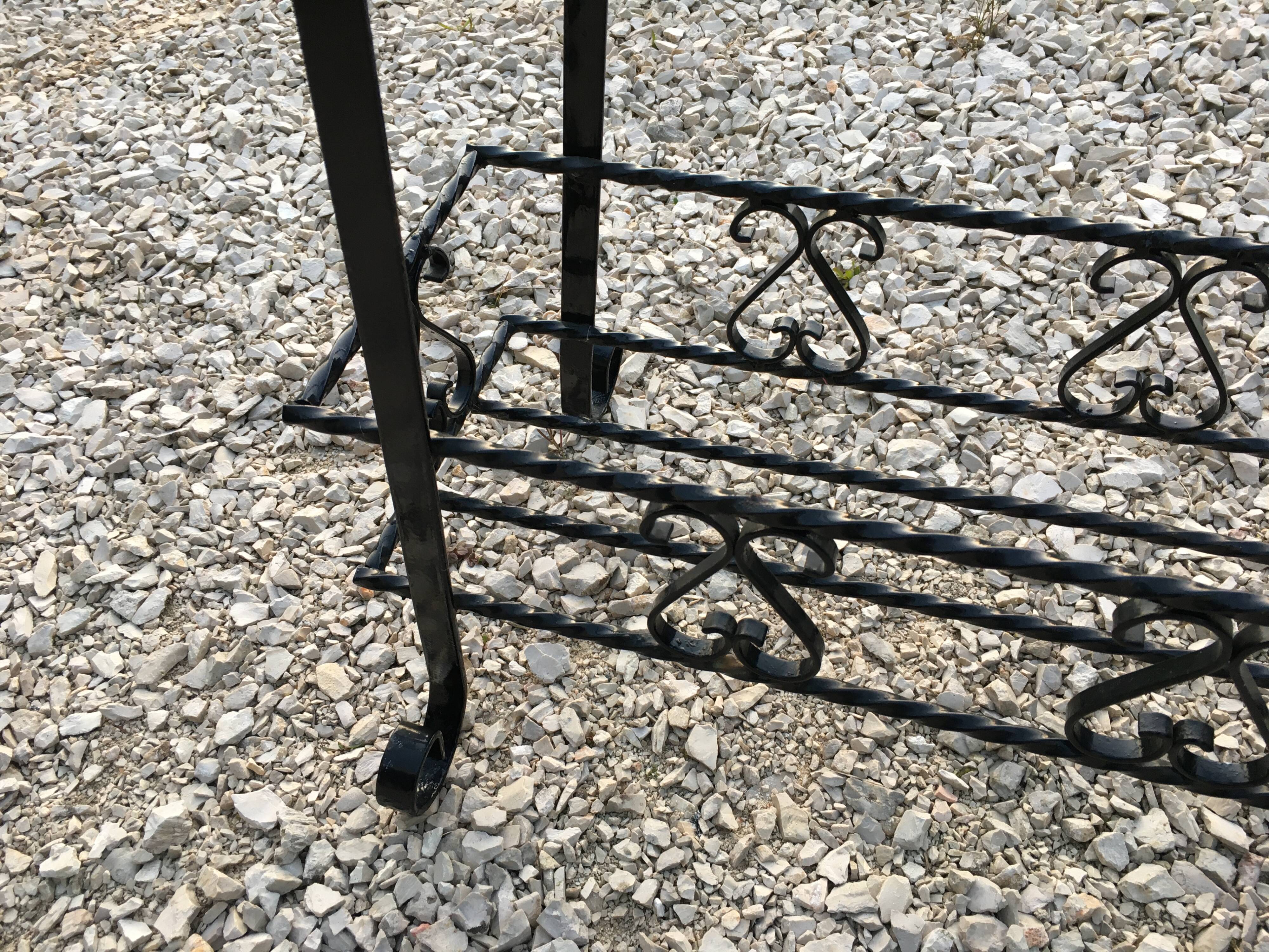 Wrought iron pot-carrying planter