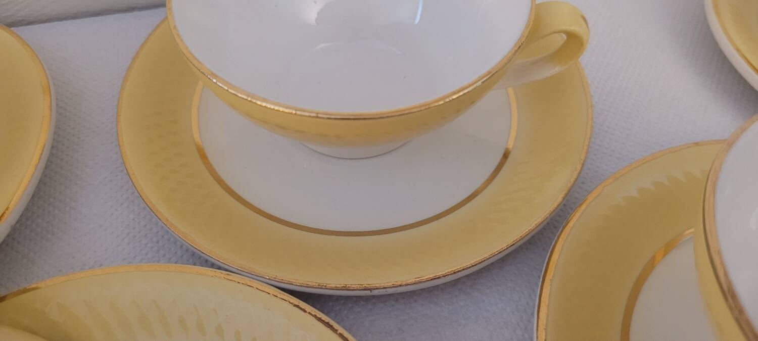 60's cups and saucers