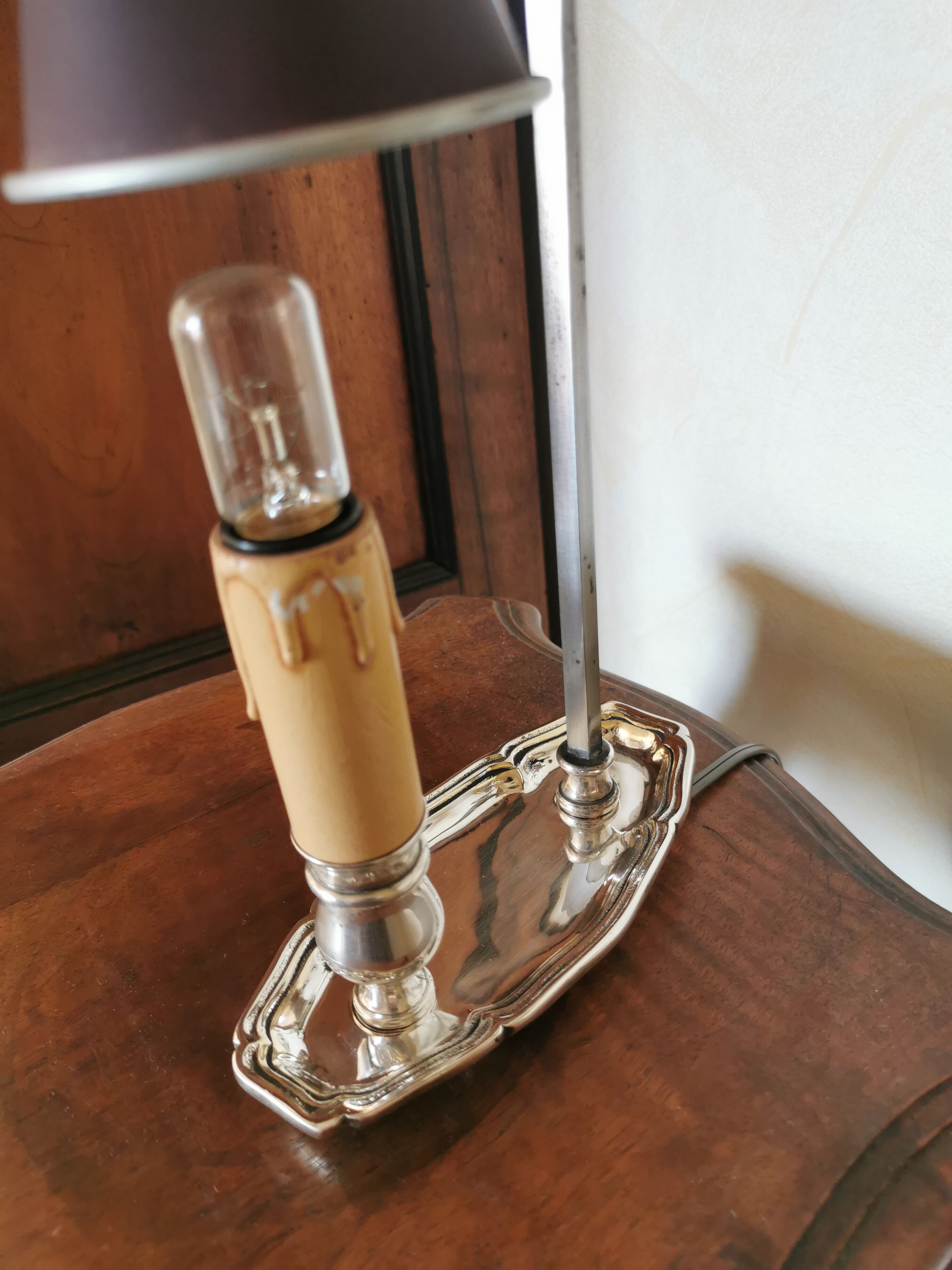 Silver metal lamp with painted sheet metal shade