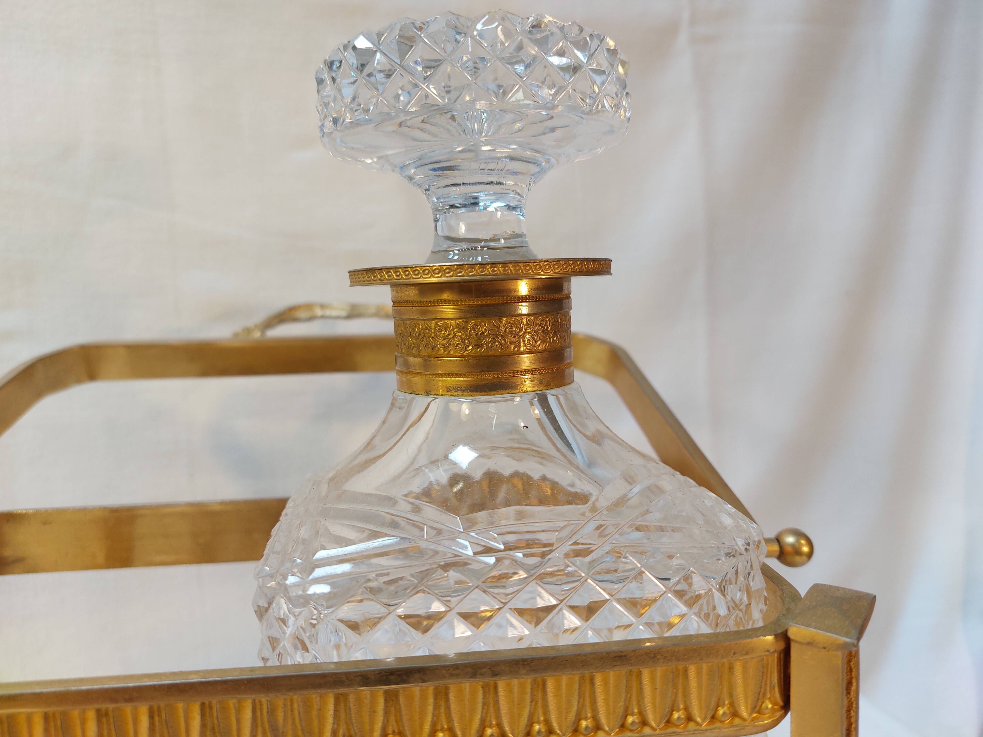 Whiskey cellar called "Tantalus" - Servant of 2 cut crystal carafes
