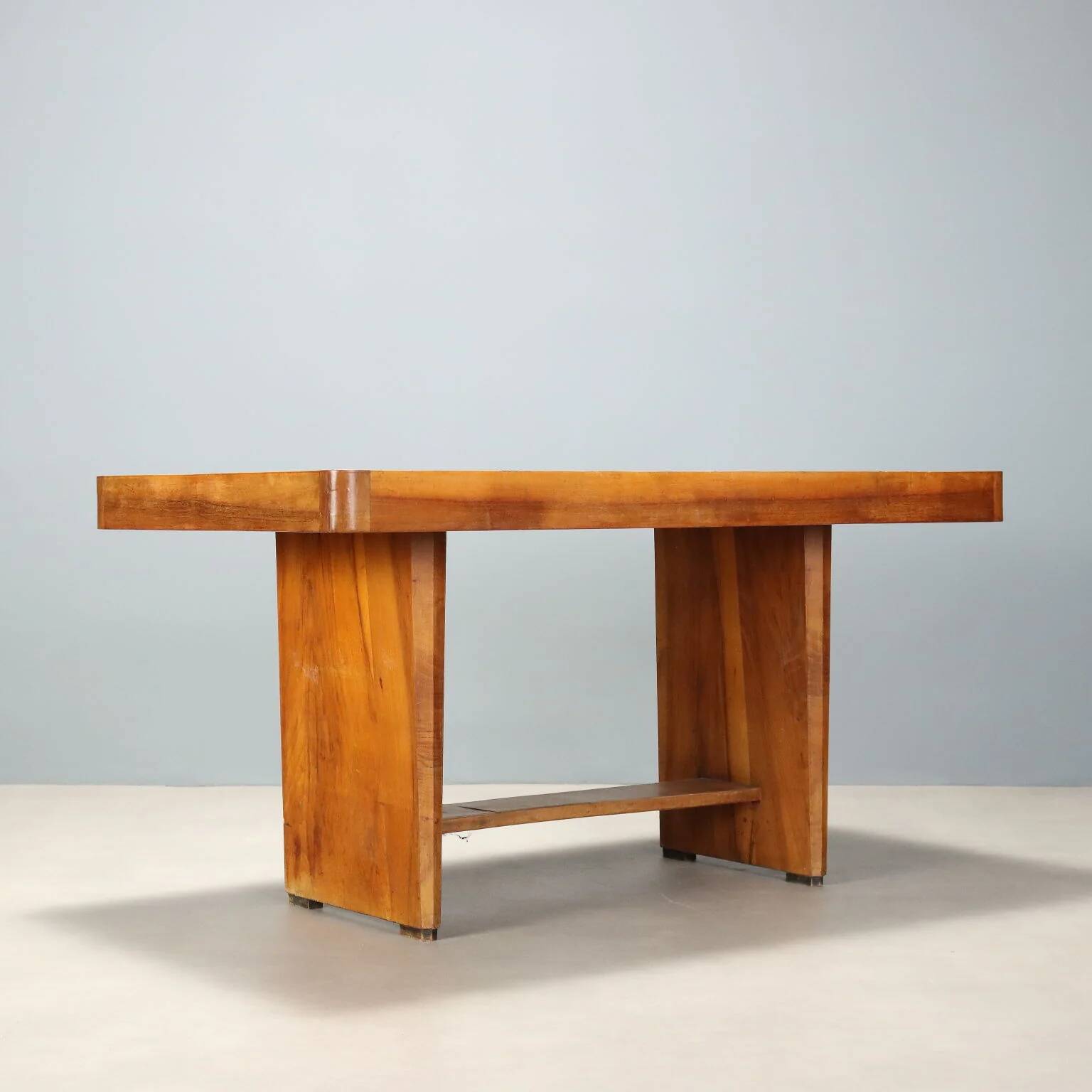 Vintage walnut veneer table, design, Italy, 1940s