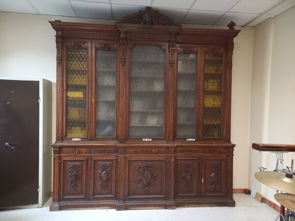 Bibliothèque vitrée en noyer