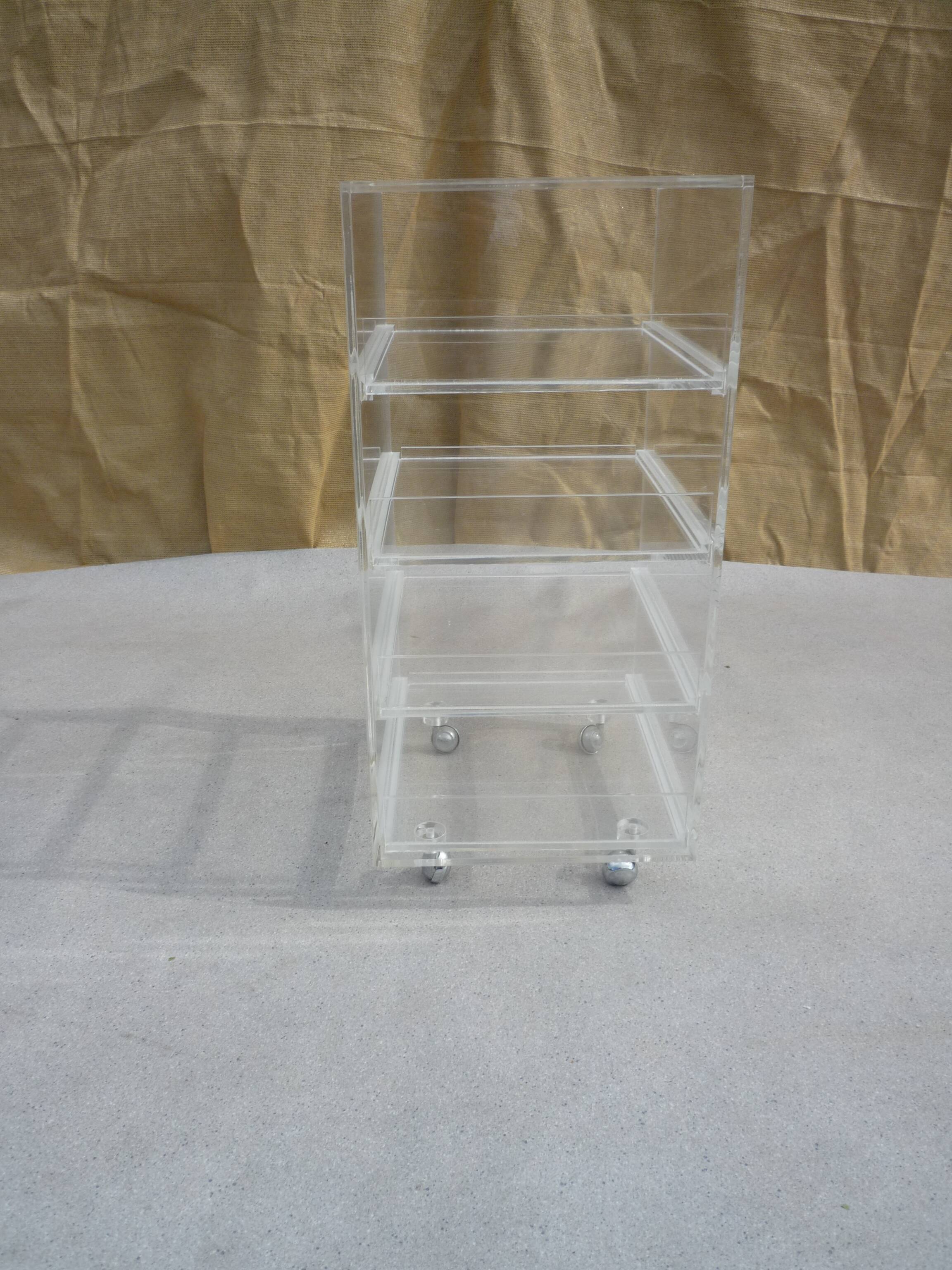 Rolling chest with plexiglass drawers