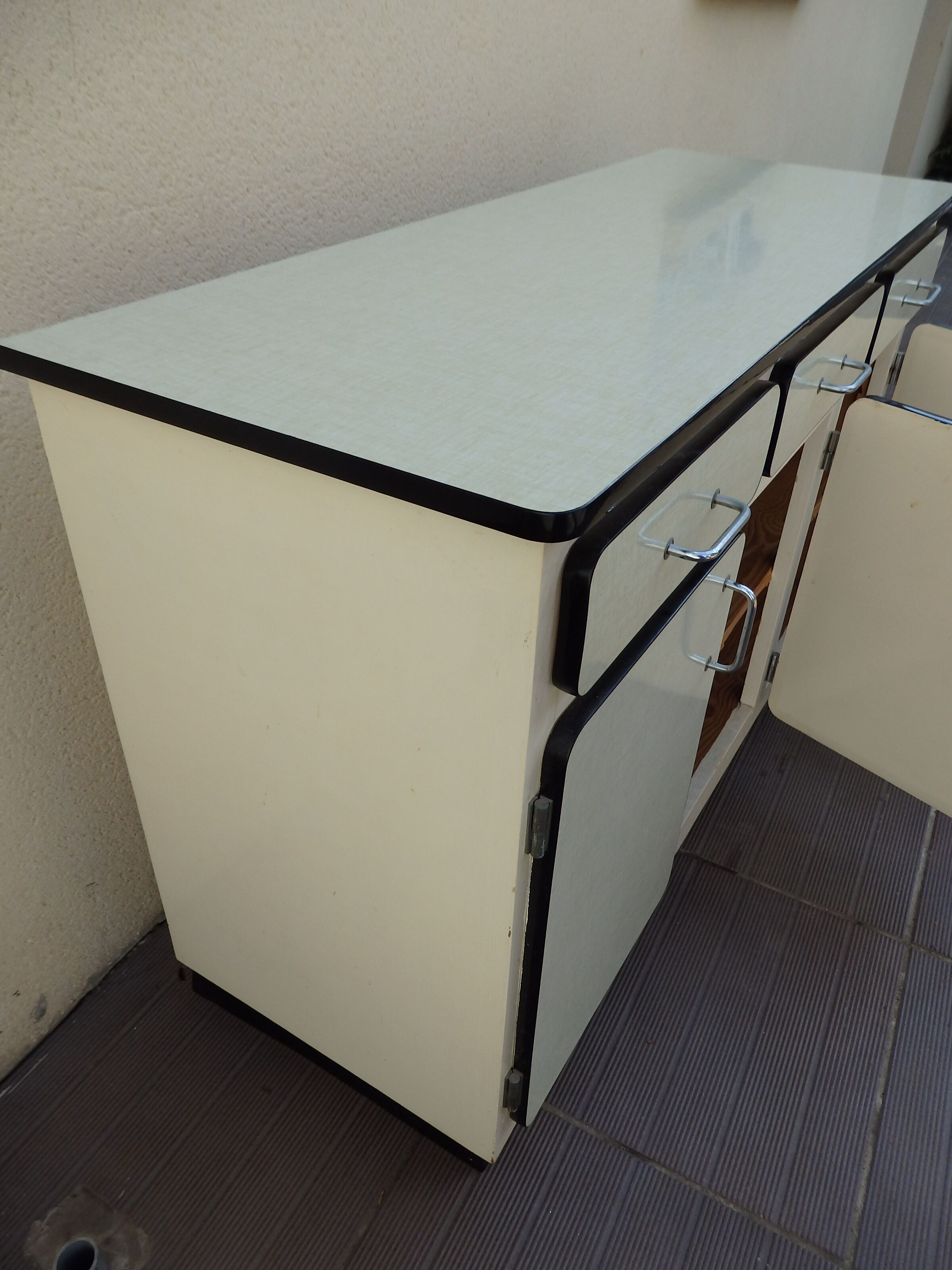 Low kitchen furniture formica