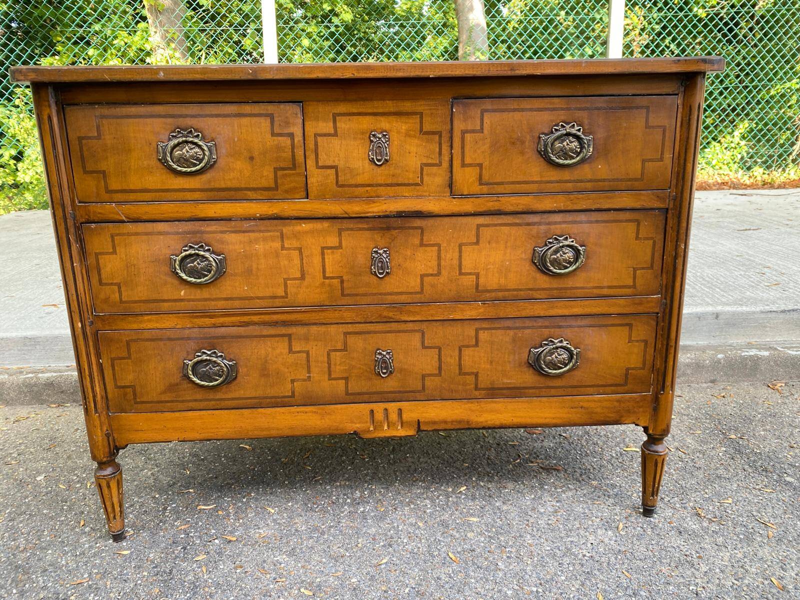 Commode Louis XVI en marqueterie et placage d'amarante/merisier 1950