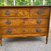 Commode Louis XVI en marqueterie et placage d'amarante/merisier 1950