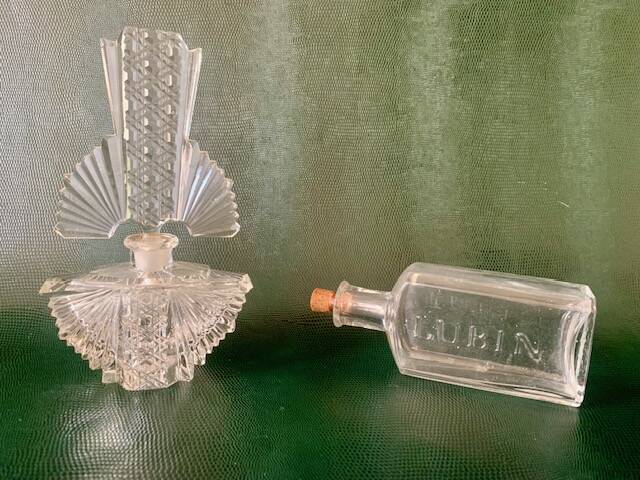 Art Deco perfume bottle in bohemian crystal engraved 1930