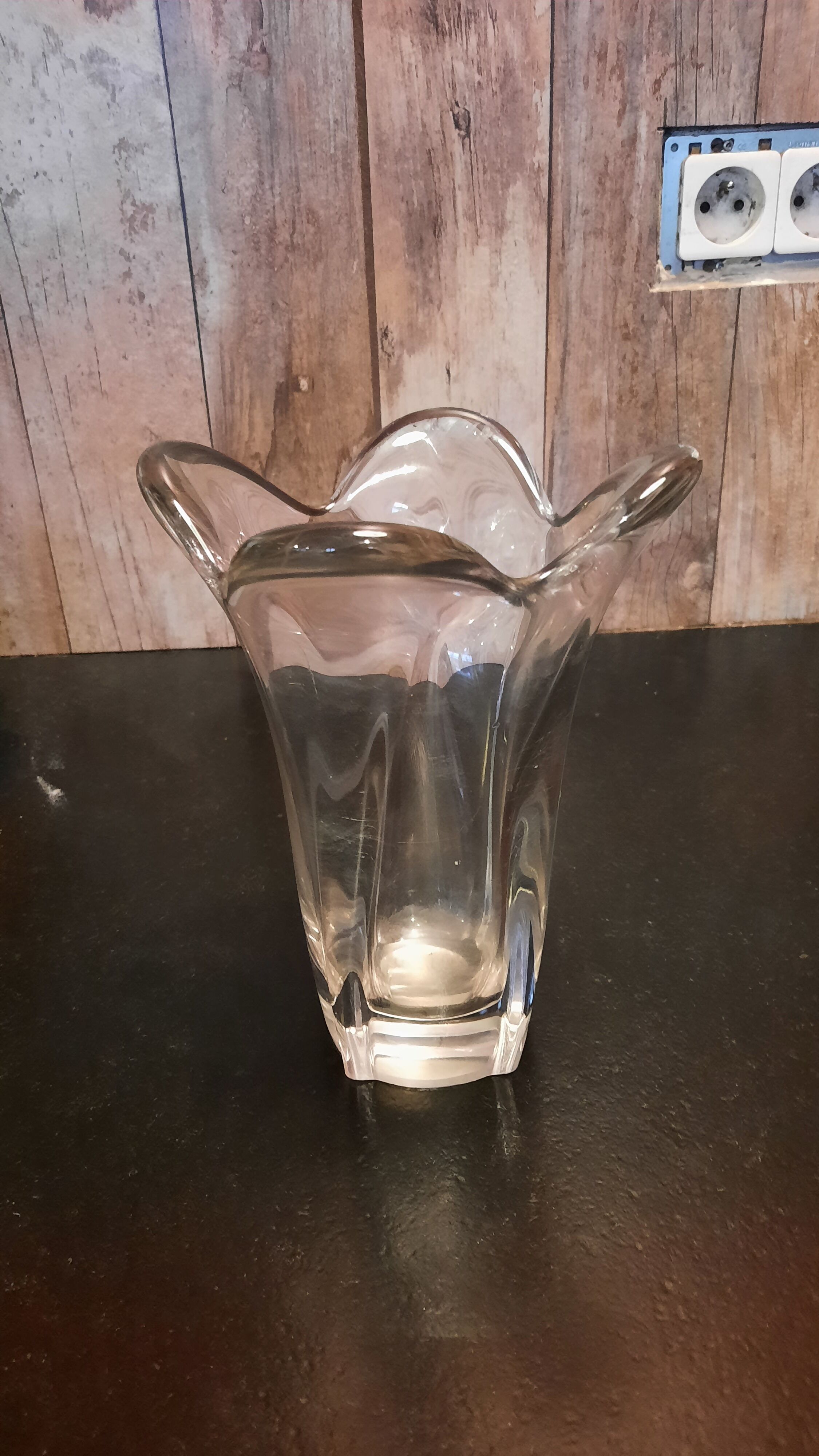 Vase en verre taillé