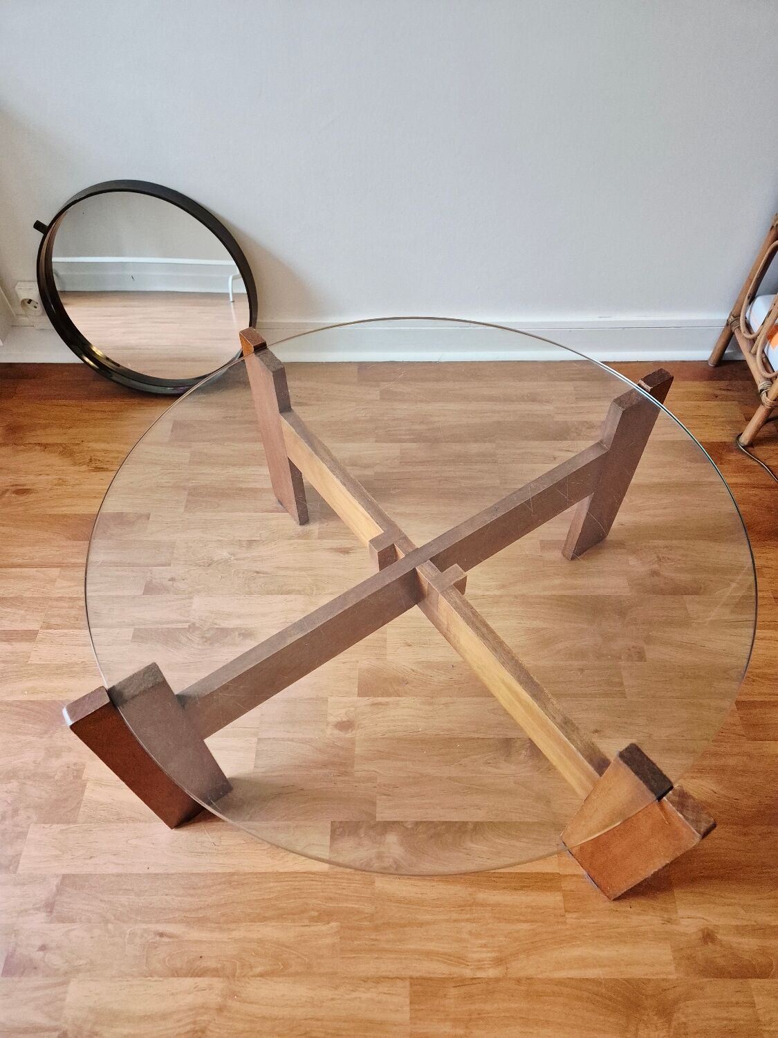 Wooden round table with glass top - Vintage