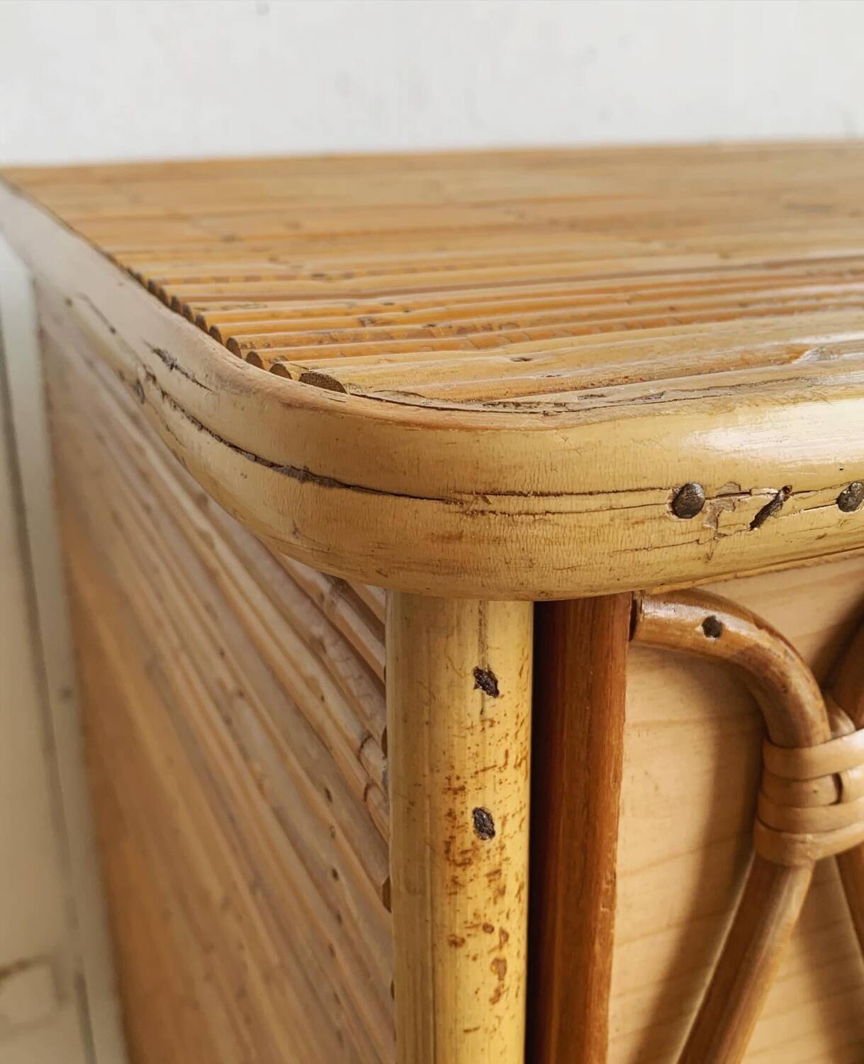 Commode en rotin vintage