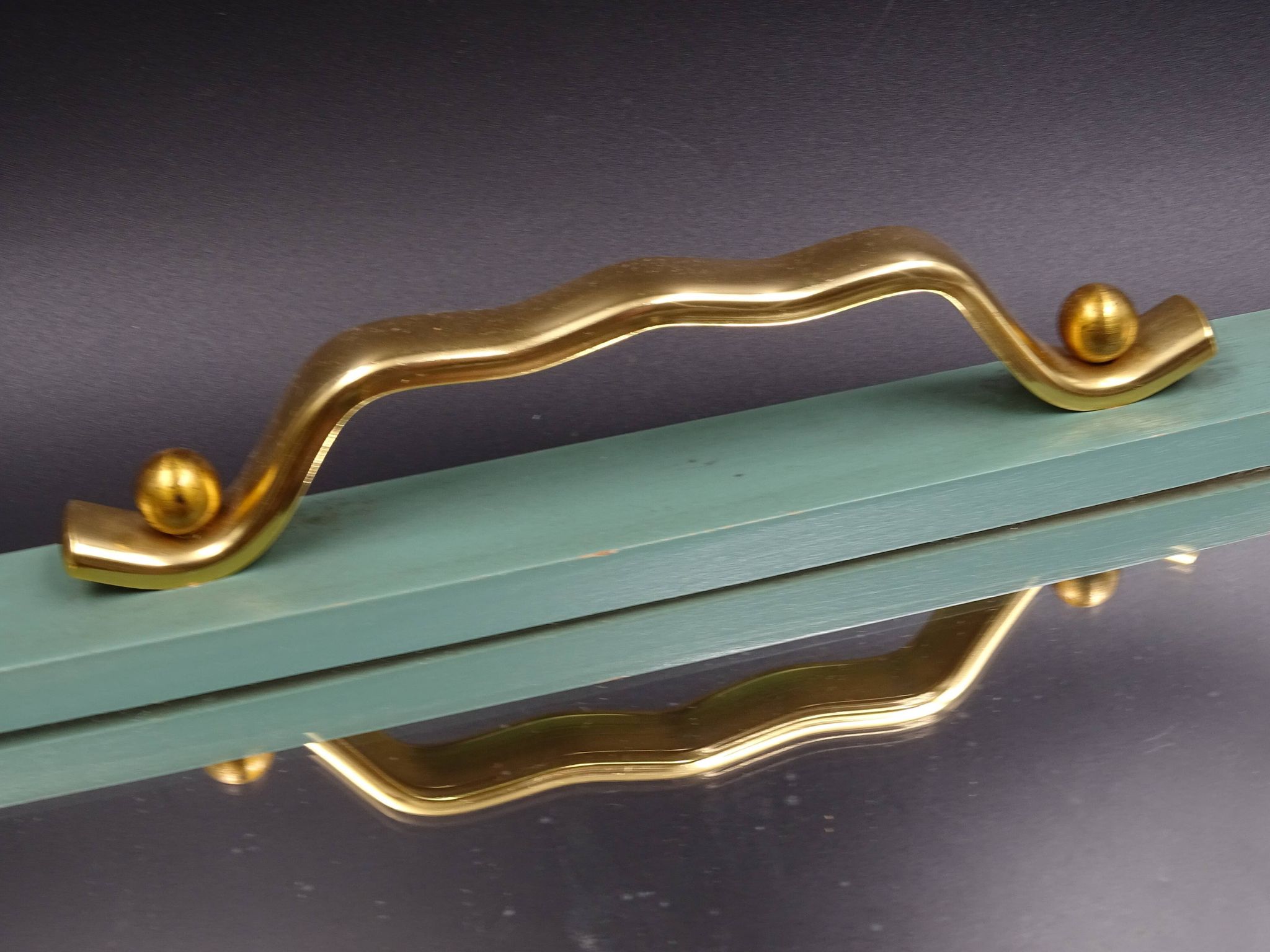 Plateau en bois métal et miroir vers 1950