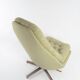 Chauffeuse pivotante scandinave verte