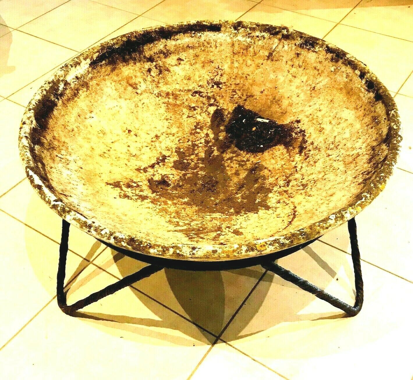 Outdoor flower tray on twisted iron base XX century