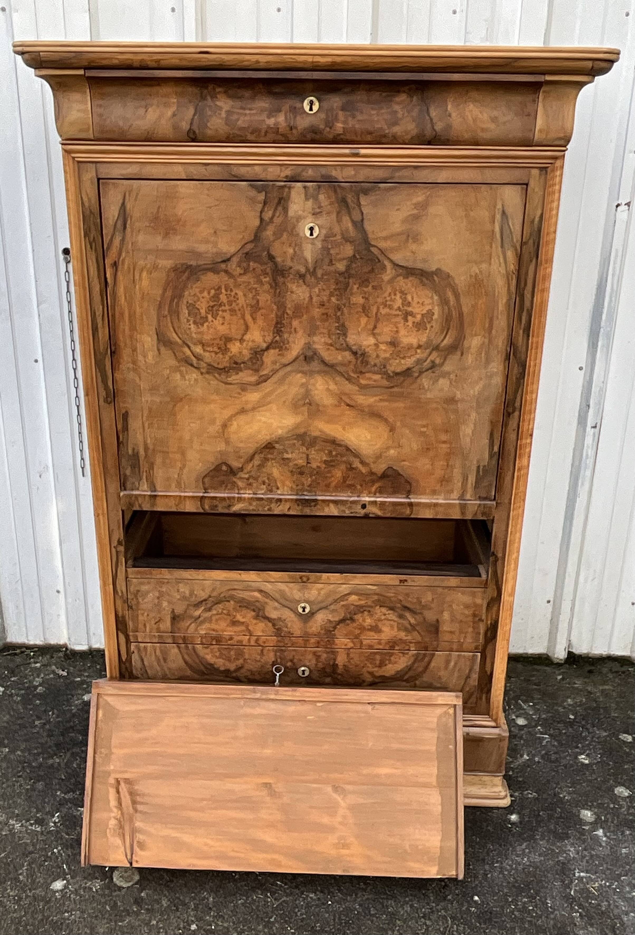 Louis-Philippe secretary, mid-19th century, in walnut burl.