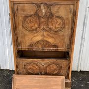 Louis-Philippe secretary, mid-19th century, in walnut burl.