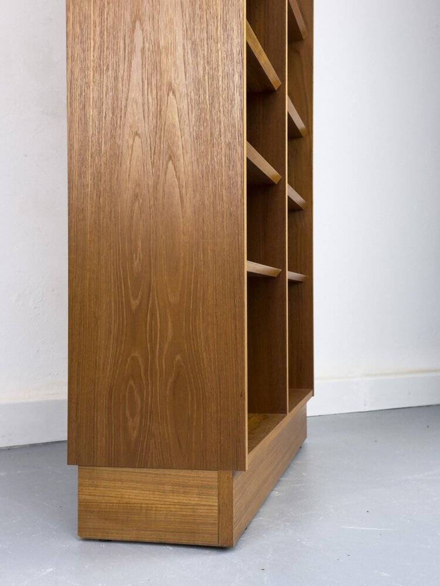Large vintage teak bookshelf by Hundevad & Co., 1960s