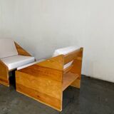 Fauteuils rationalistes en pin massif