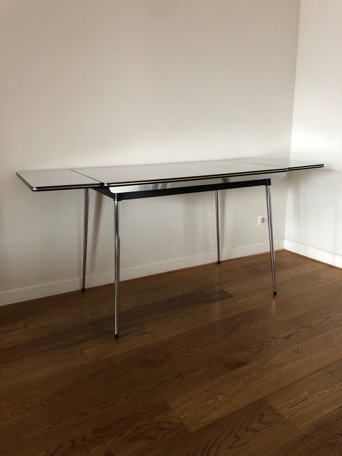 Extendable table