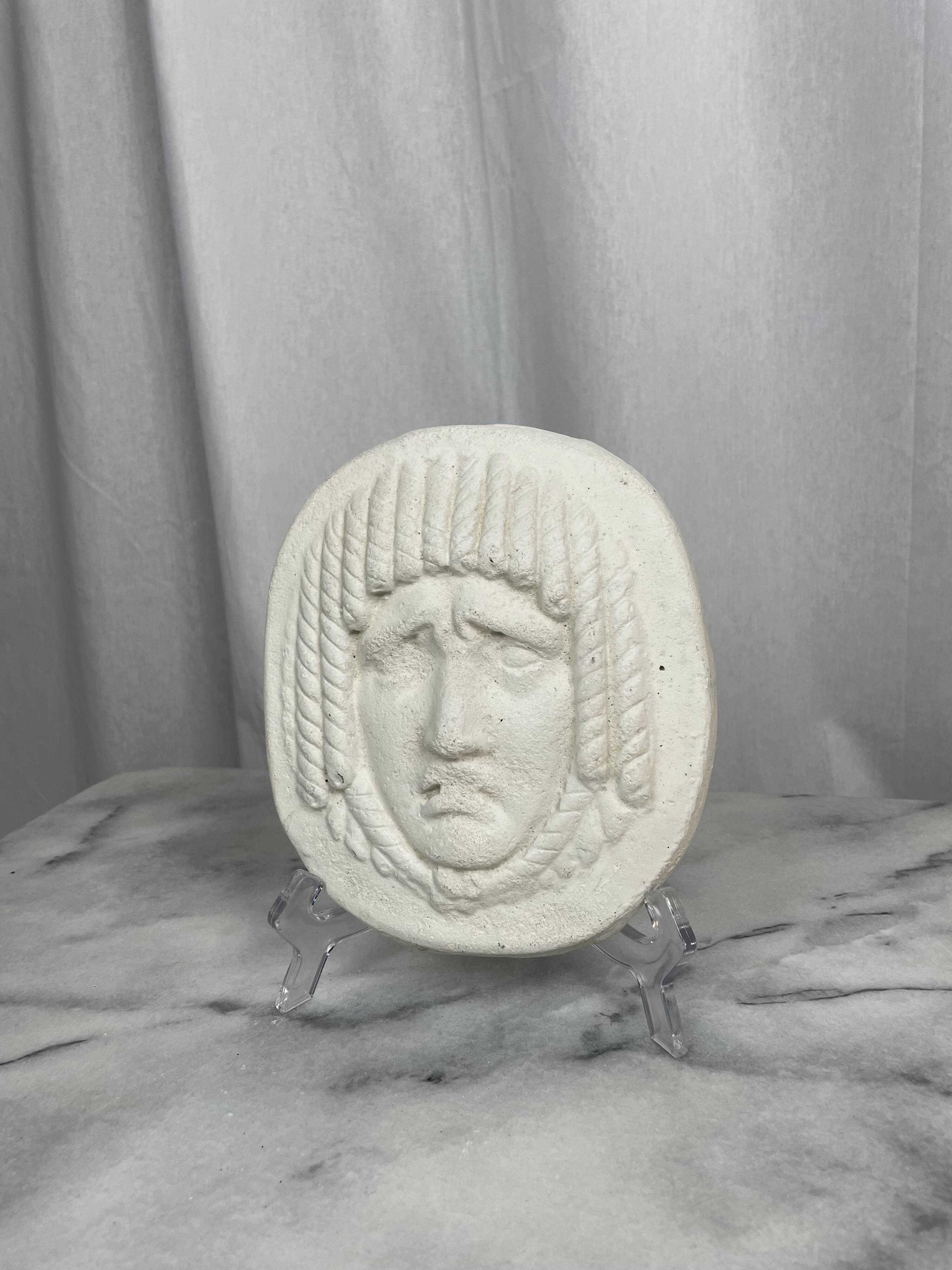 Masque de style visage en bas-relief antique