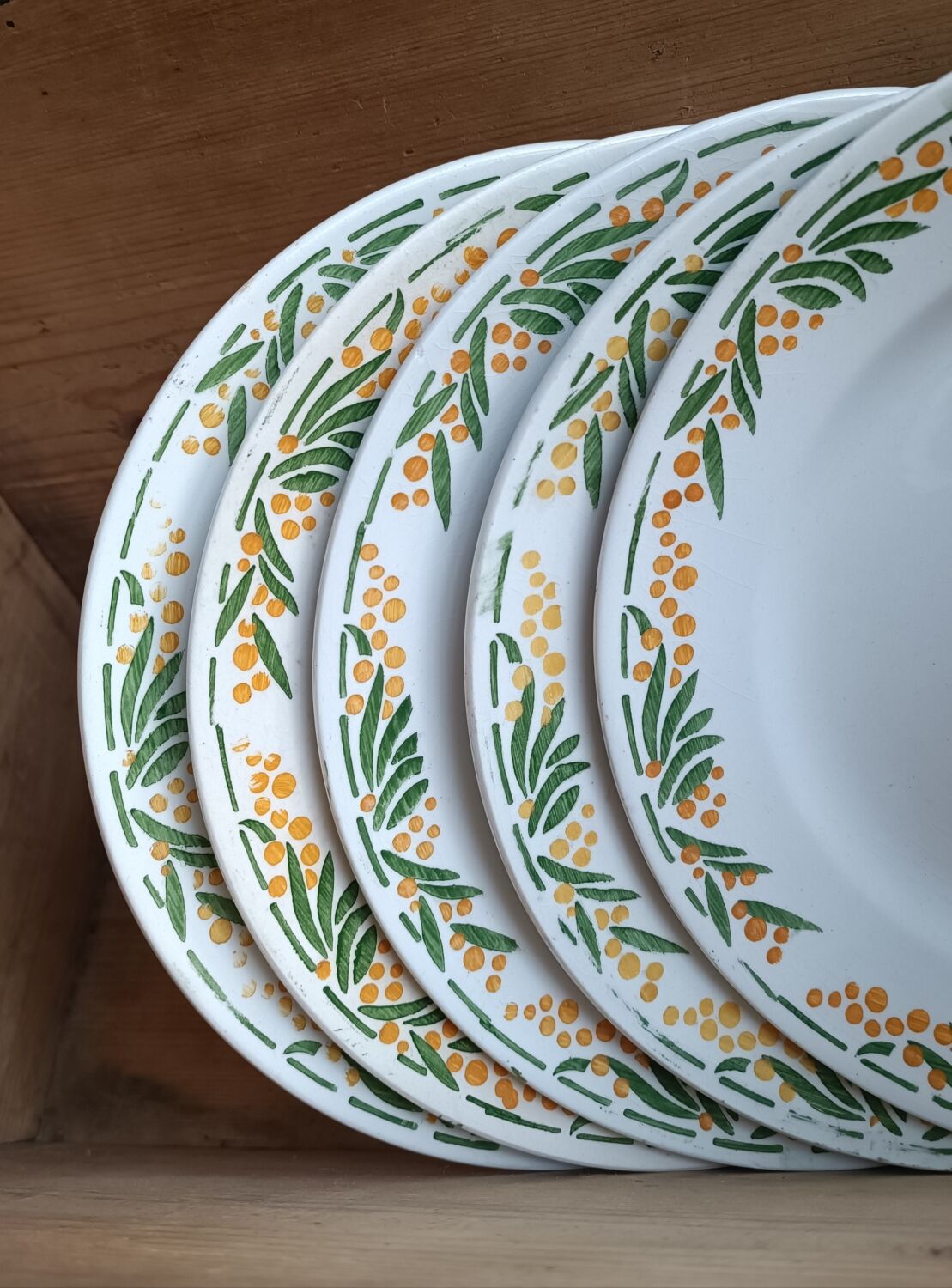 4 plates iron earth Mimosa Creil-Montereau