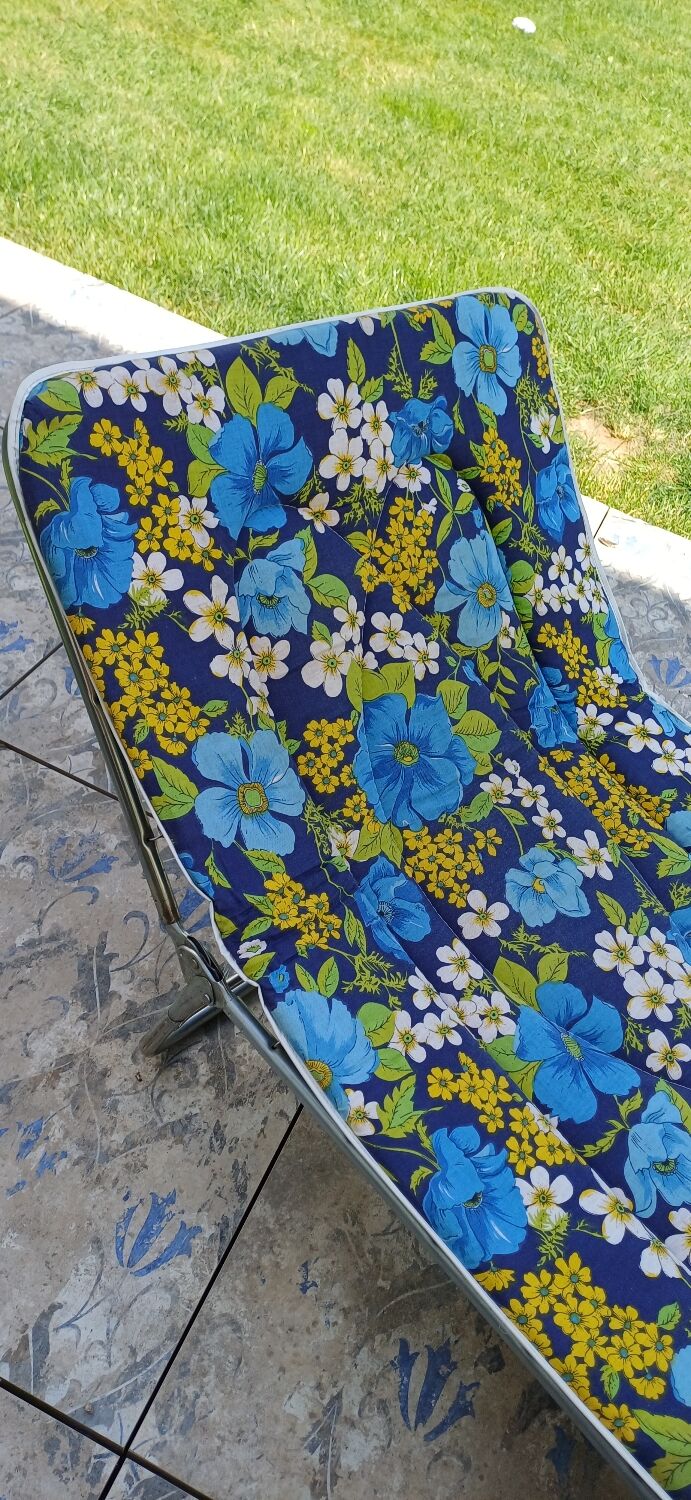60s/70s chaise longue with floral fabric