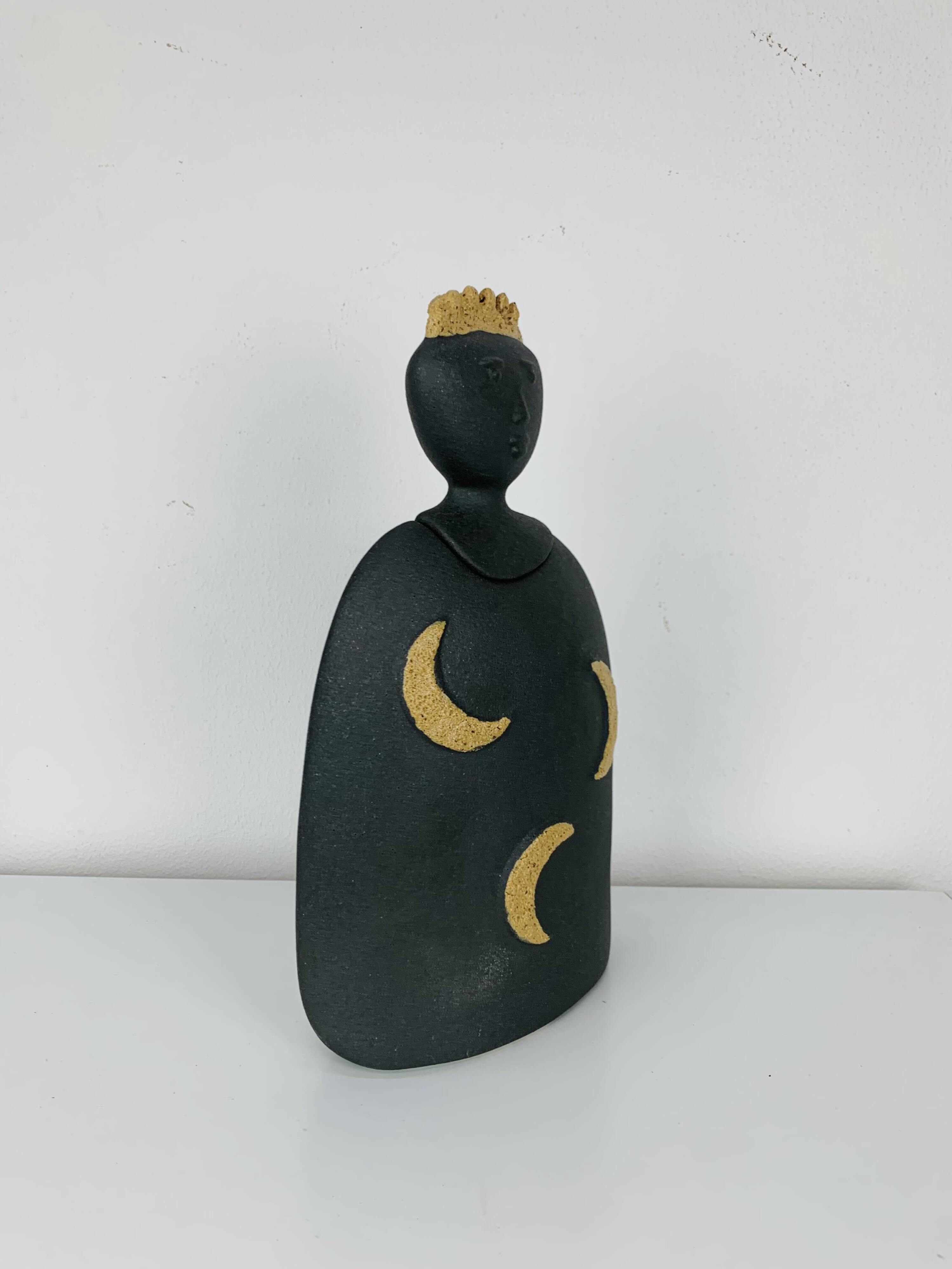 Anthropomorphic ceramic sculpture