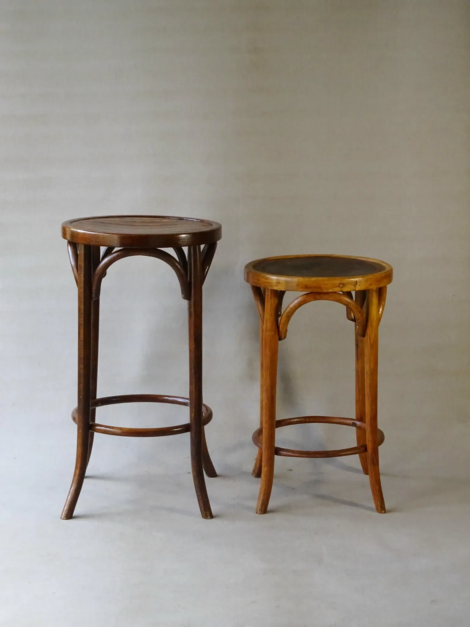 Two BAUMANN bistro stools with wooden seats - 1930 - standing dining -