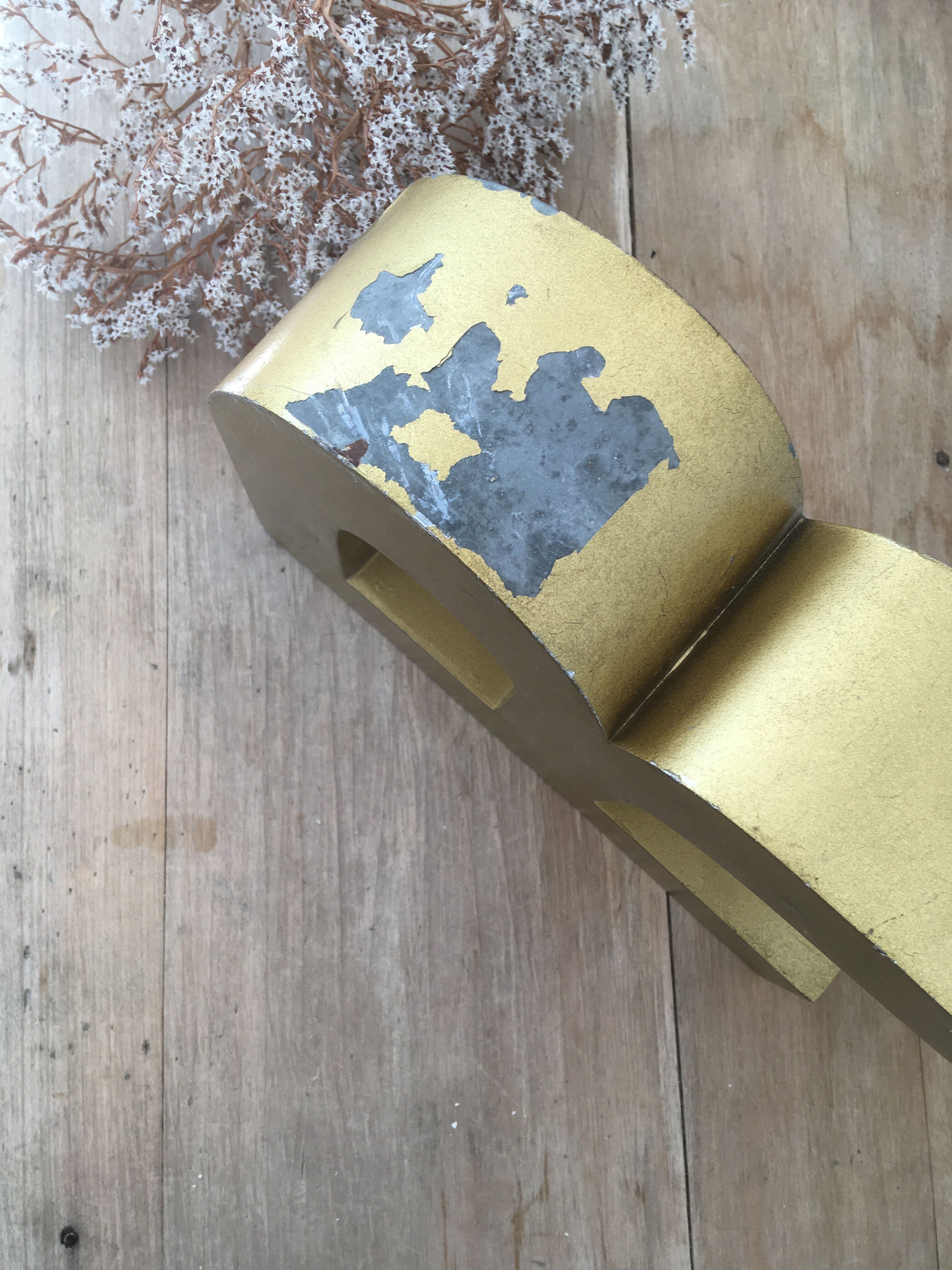 Golden vintage sign letter R