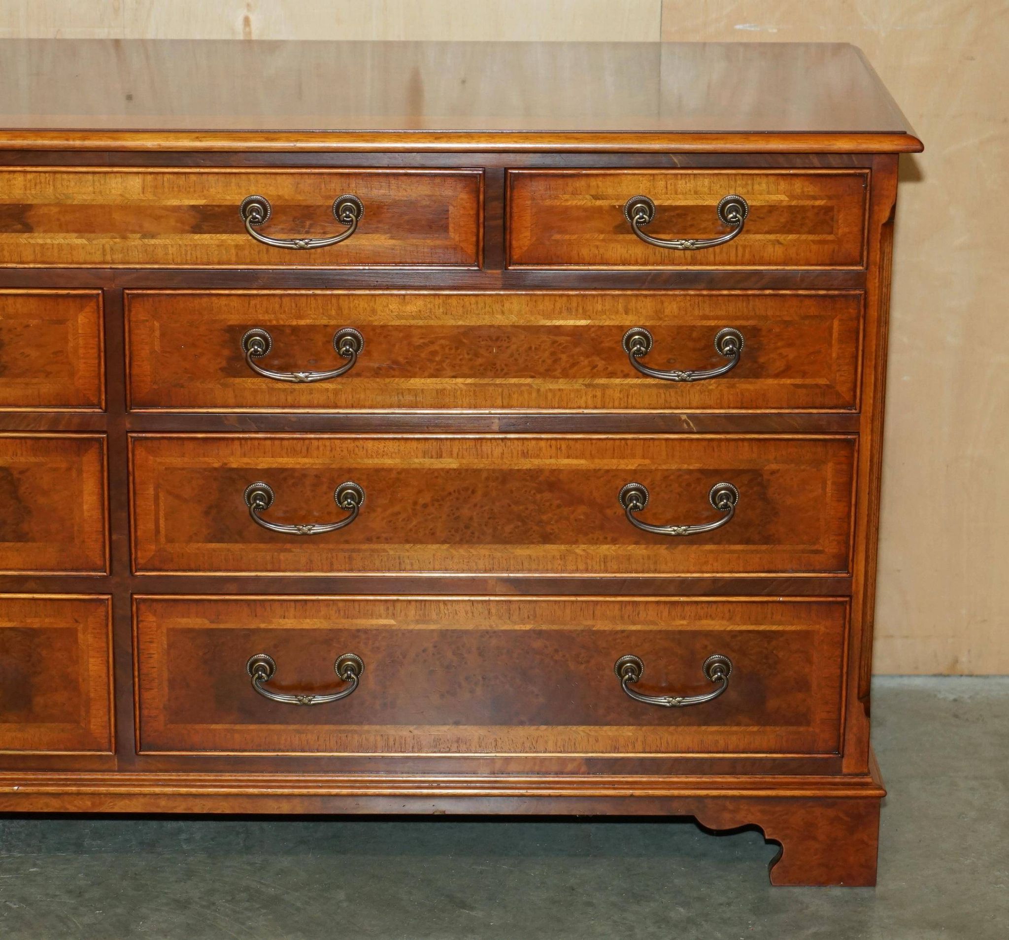 Buffet en noyer Burr & Burl avec patine