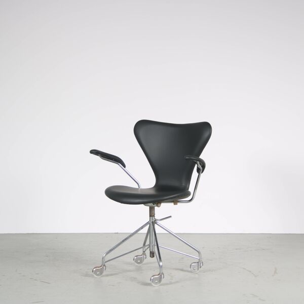 Chaise de bureau pivotante « 3217 » des années 1950 par Arne Jacobsen pour Fritz Hansen, Danemark