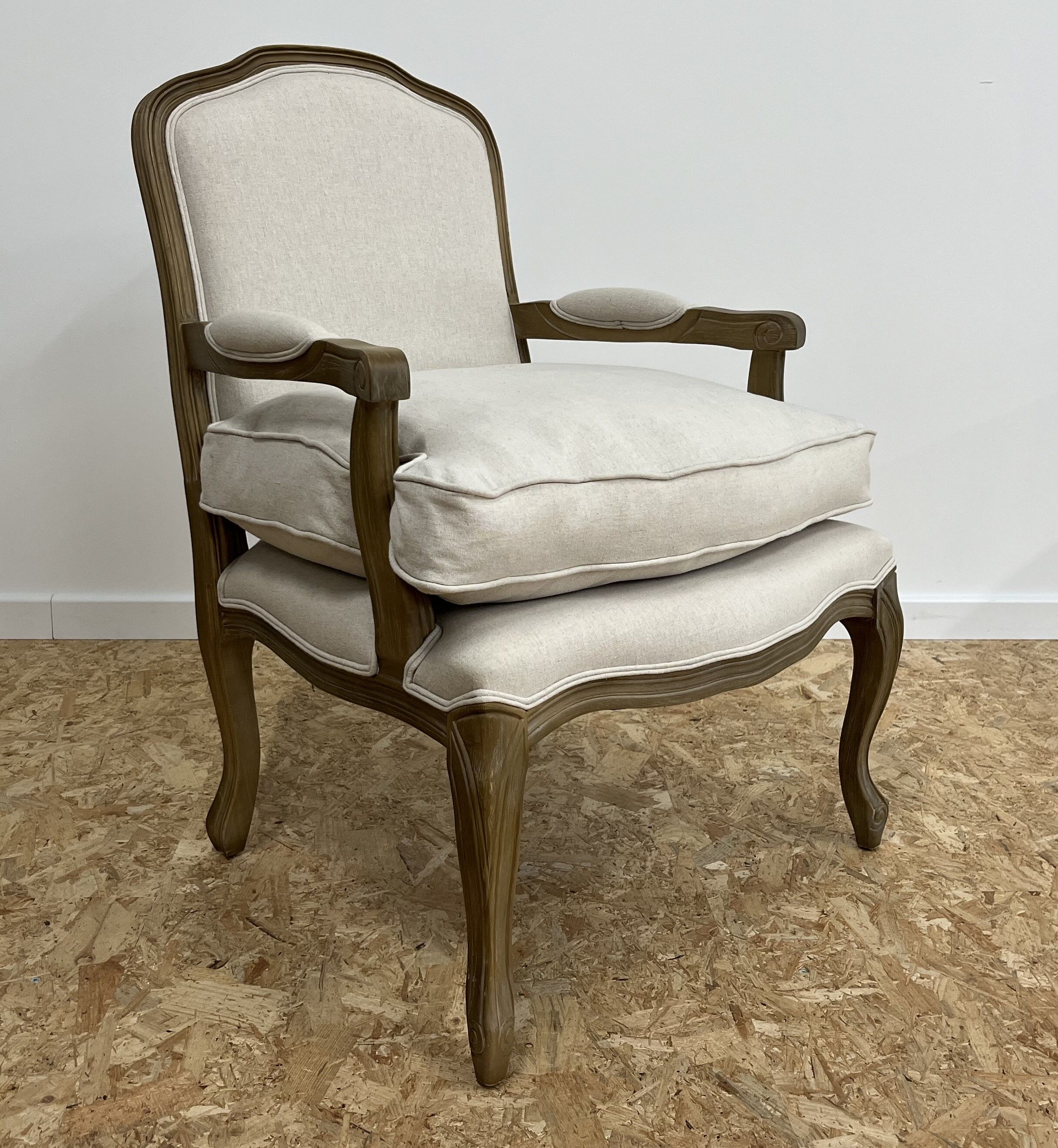 Shepherdess armchair in wood and natural linen