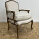 Fauteuil bergère en bois et lin naturel