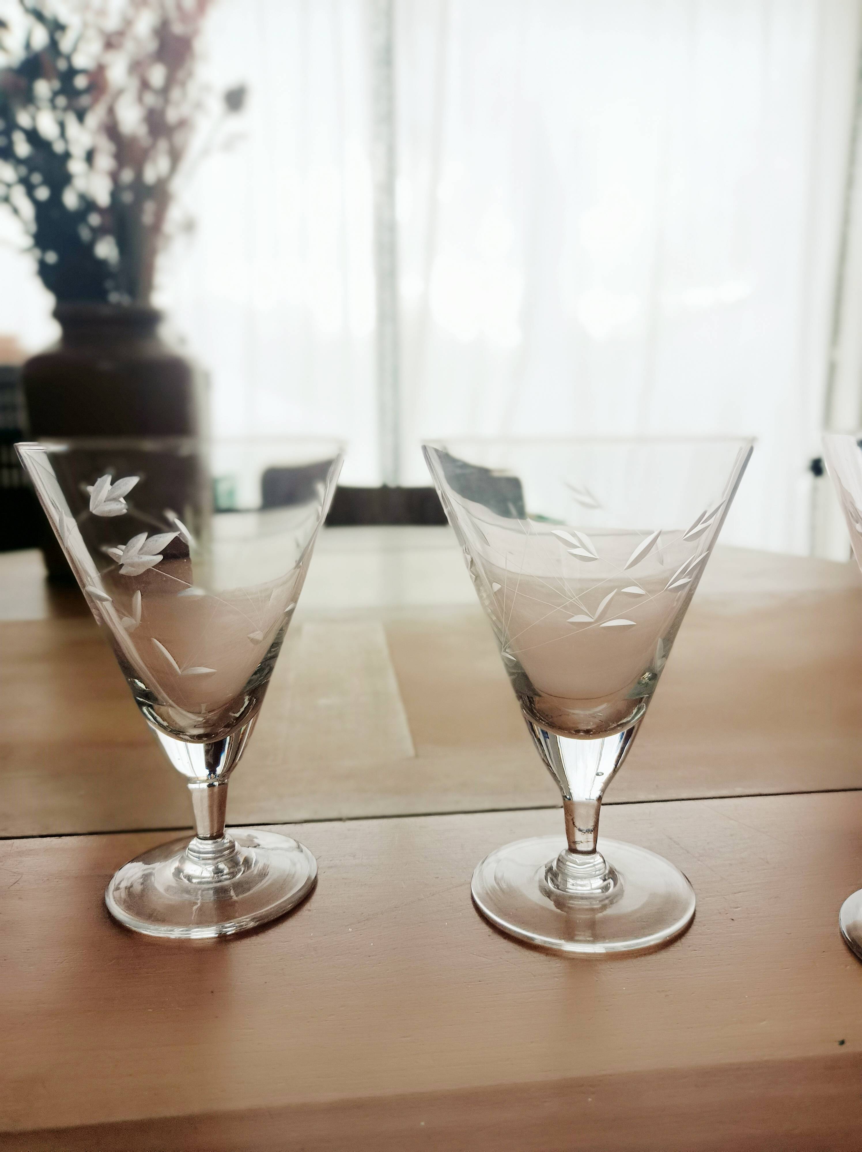 Set of 3 stemmed glasses, foliage design