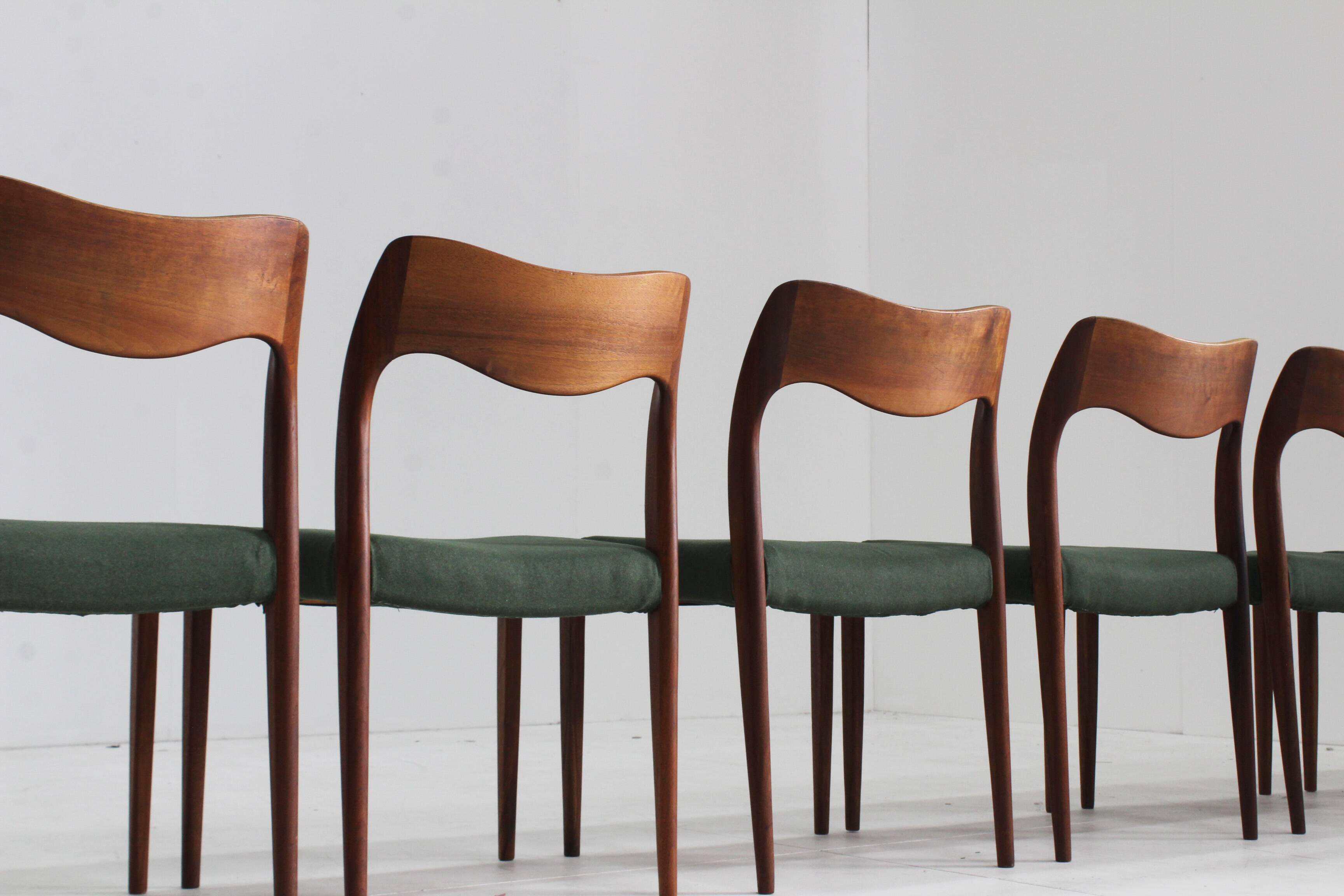 Set of 6 Vintage Danish dining room chairs by Niels Moller model 71
