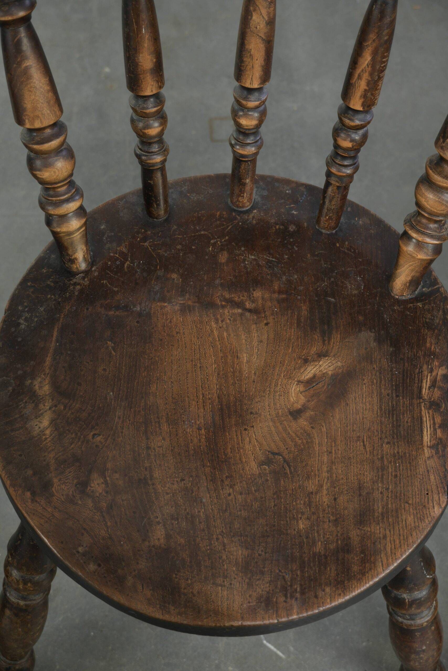 Set of 4 antique English wooden Windsor pub/bistro chairs from 19th century