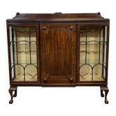 English Chippendale display cabinet with 3 doors from the early 20th century in mahogany.