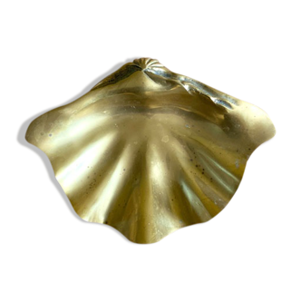 Large empty pocket in the shape of a golden brass shell