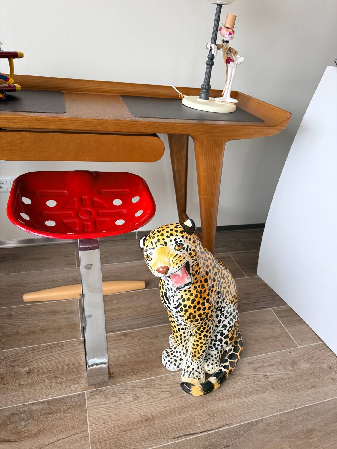 Leopard, Italian sculpture in glazed ceramic.