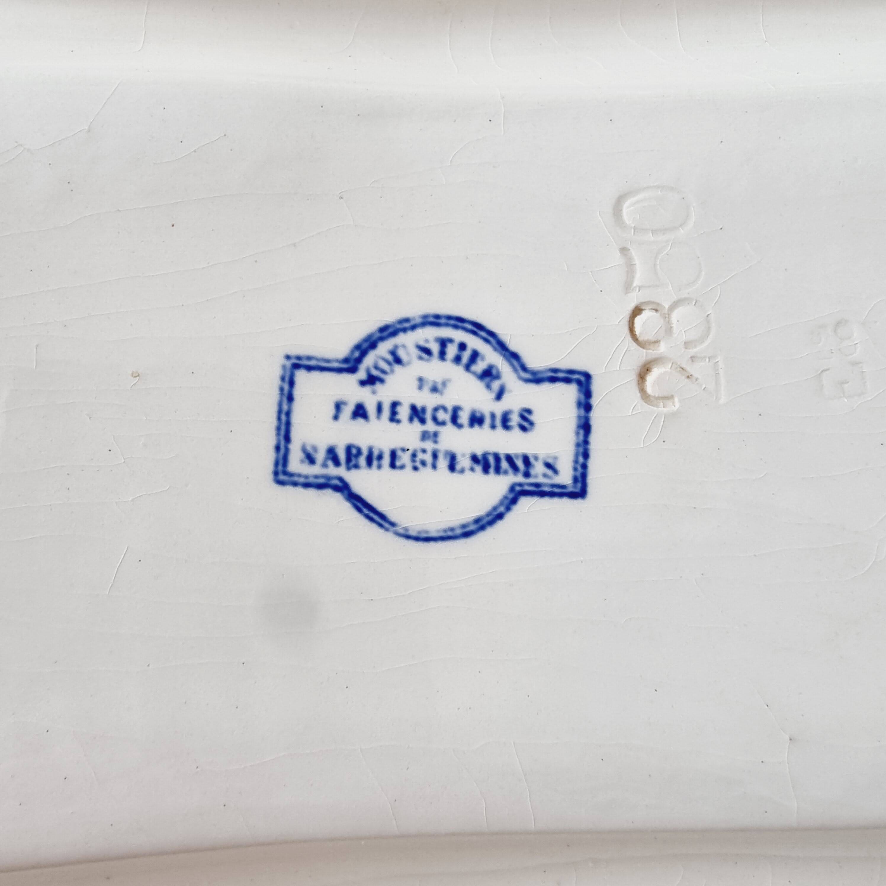 Special plate in iron earth from Sarraguemines Rouen model blue and white reliefs