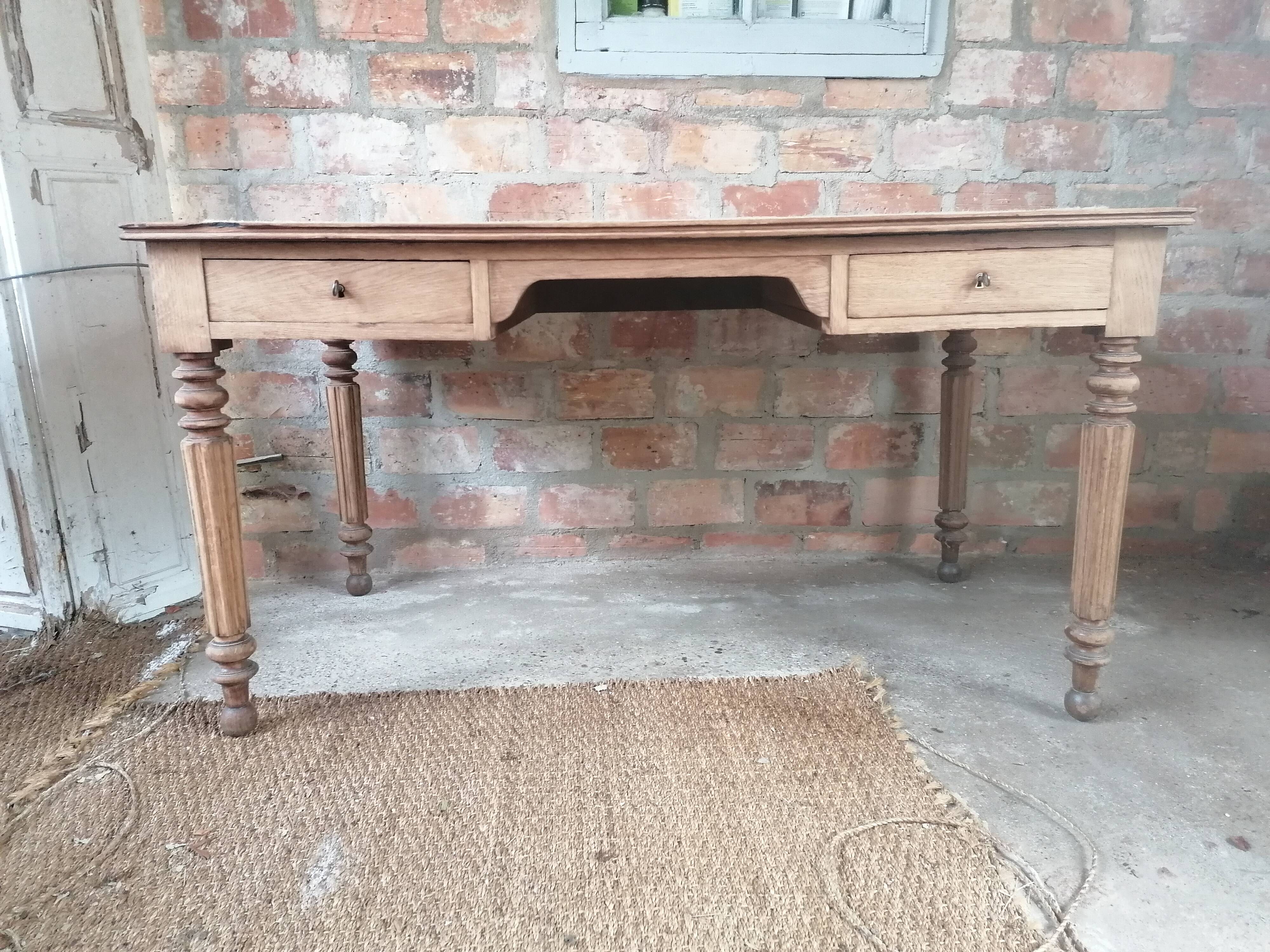 flat desk