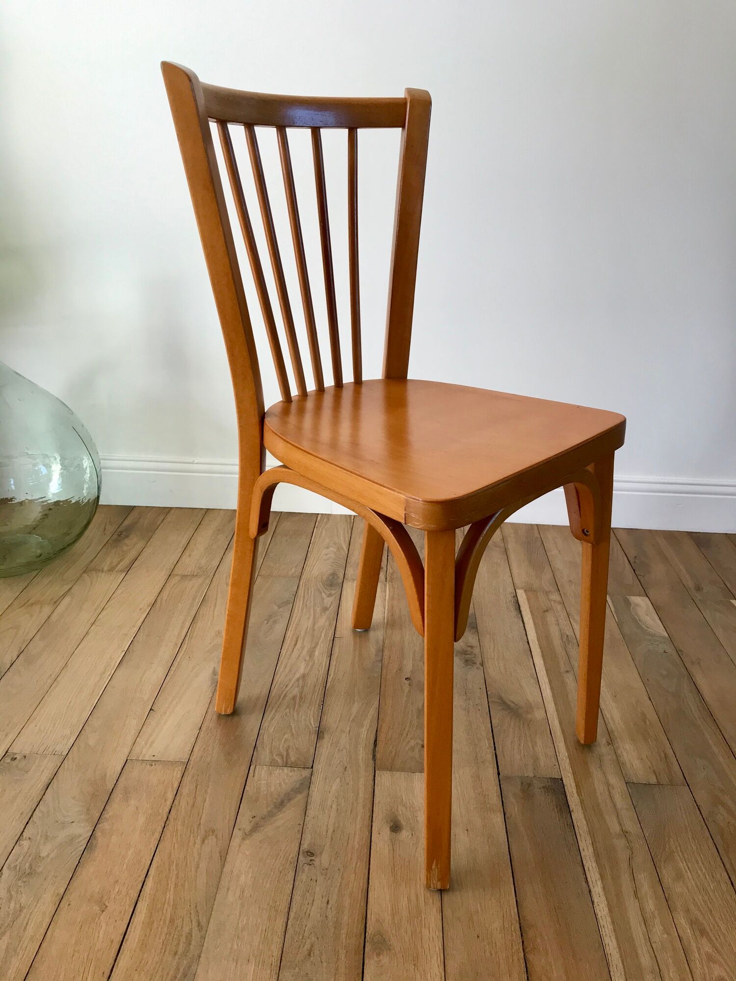 Chaise bistrot Baumann en bois de hêtre clair N°12 années 50