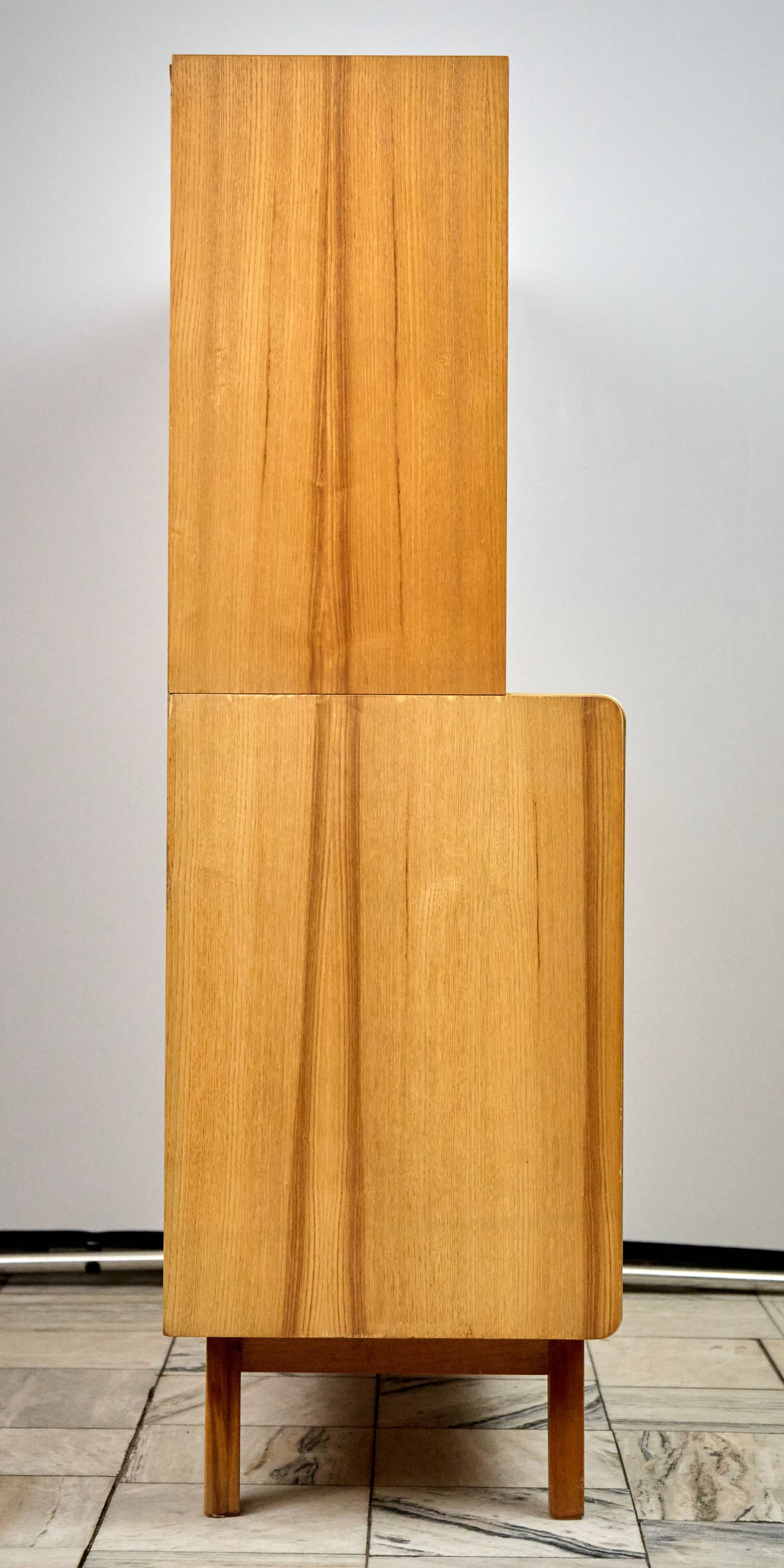 Vitrine par Hubert Nepožitek et Bohumil Landsman pour Jitona, années 1960.