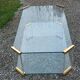 Table basse design des années 70 en verre plexi métal doré