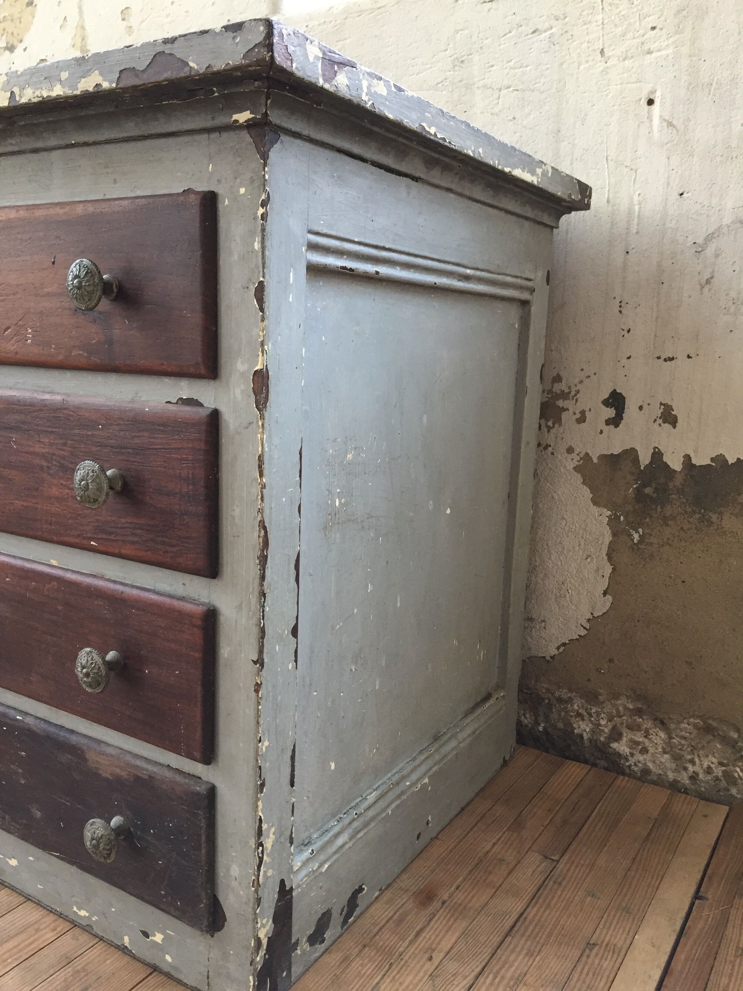 Furniture drawers loom